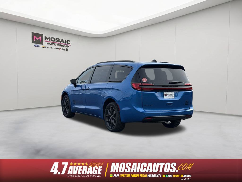 New 2027 Chrysler Pacifica Select AWD/4WD image 5