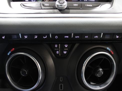 Used 2020 Chevrolet Blazer LT AWD/4WD image 18