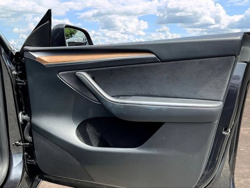 Used 2024 Tesla Model Y Long Range RWD image 26