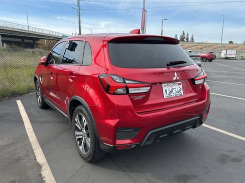 Used 2021 Mitsubishi Outlander Sport LE image 3