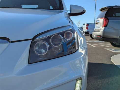 Used 2013 Toyota RAV4 EV image 39