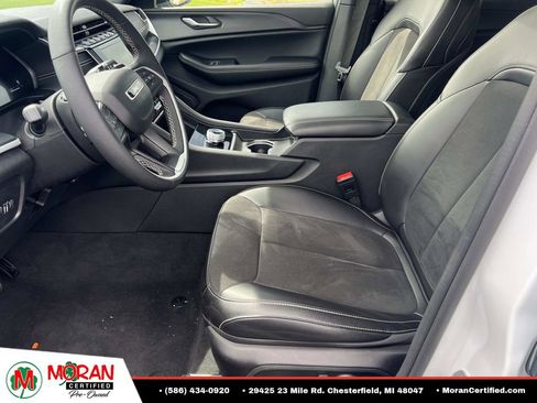 Used 2024 Jeep Grand Cherokee L Altitude AWD/4WD image 16