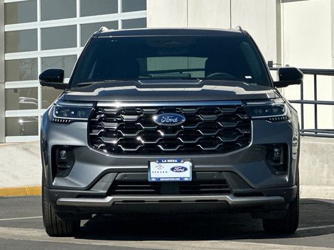 New 2026 Ford Explorer Platinum image 8