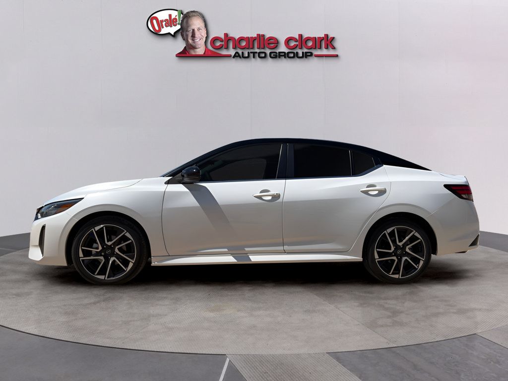 Used 2025 Nissan Sentra SR FWD image 2