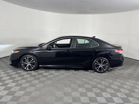 Used 2019 Toyota Camry SE image 7