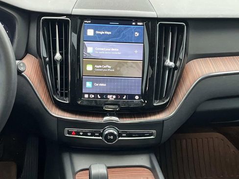 Used 2023 Volvo XC60 B5 Plus w/ Protection Package Premier image 16