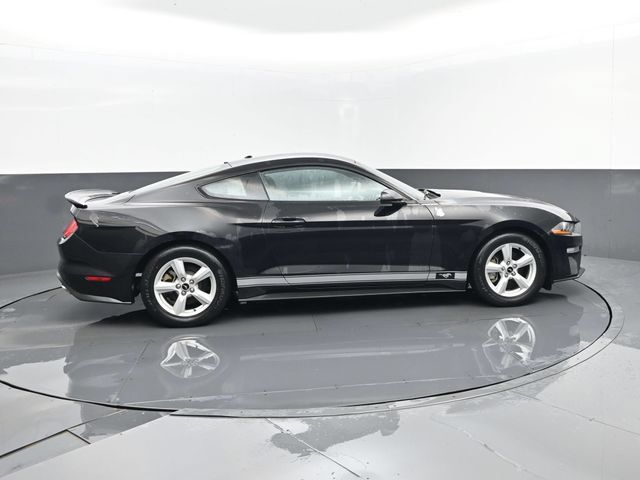 Used 2019 Ford Mustang Coupe RWD image 4