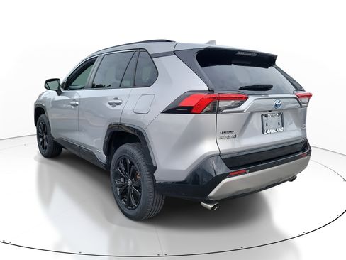 Certified 2022 Toyota RAV4 SE image 5