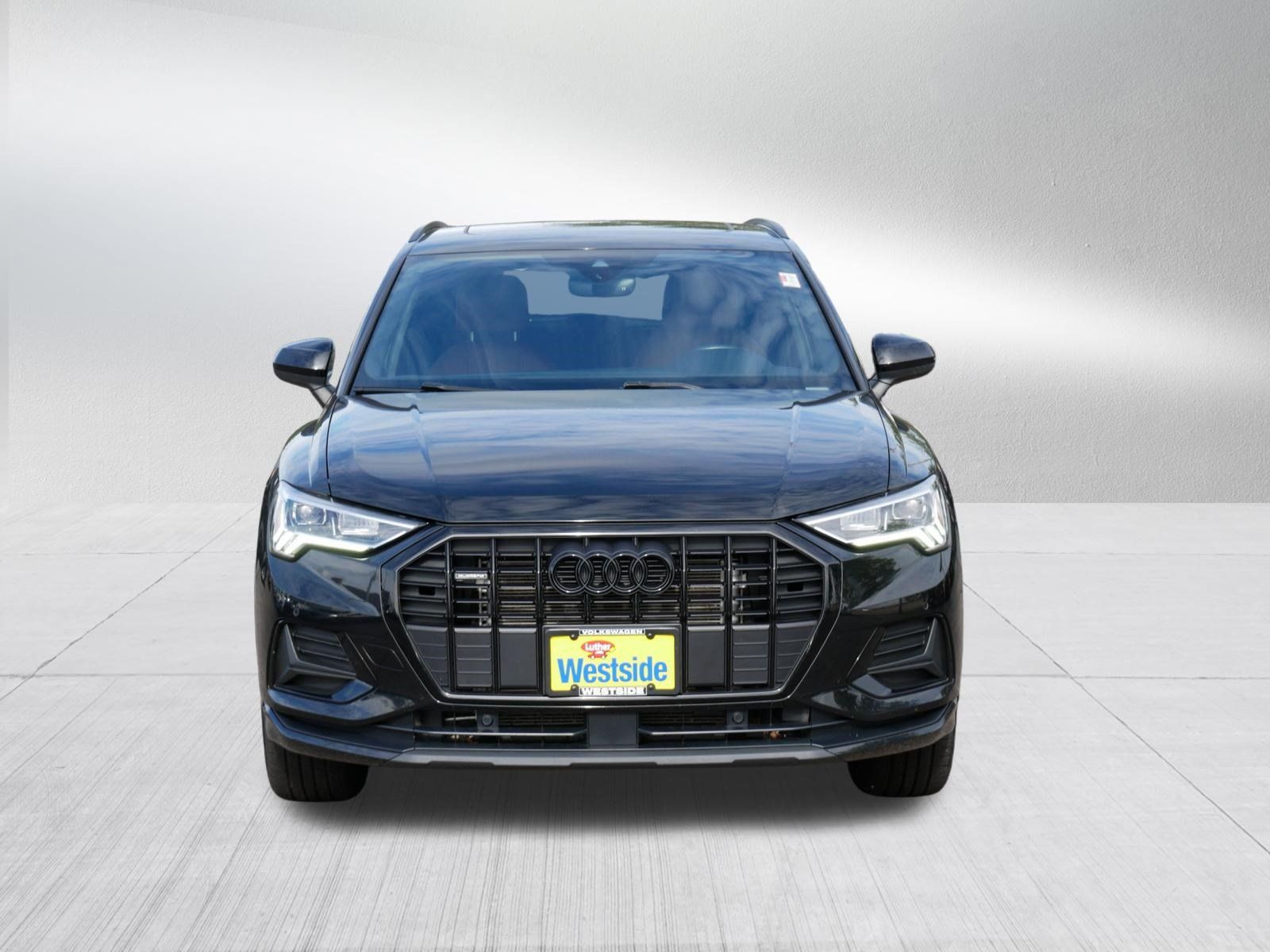 Used 2023 Audi Q3 2.0T Premium w/ Convenience Package AWD/4WD image 3