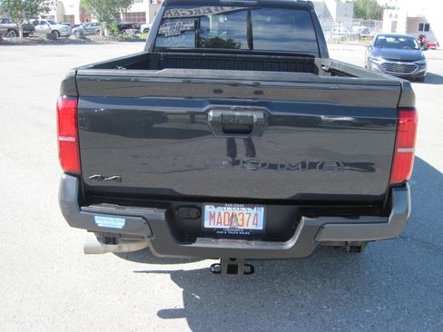 Used 2024 Toyota Tacoma SR5 AWD/4WD image 4