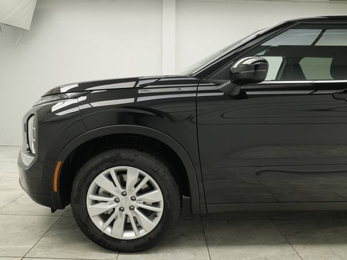 Used 2025 Mitsubishi Outlander ES image 11