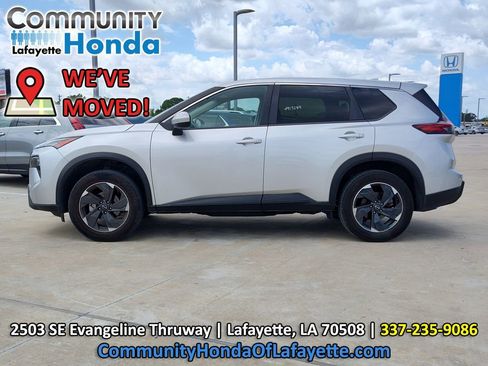 Used 2024 Nissan Rogue SV FWD image 4
