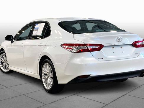 Used 2018 Toyota Camry XLE image 12