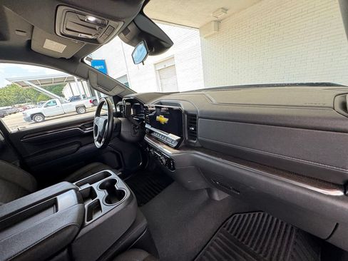 Used 2023 Chevrolet Silverado 1500 LT AWD/4WD image 18