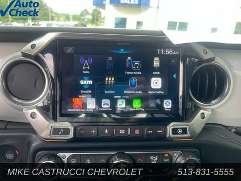 Used 2022 Jeep Gladiator Rubicon w/ LED Lighting Group AWD/4WD image 8