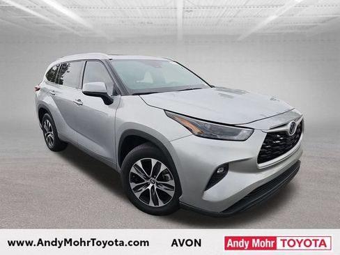 Used 2022 Toyota Highlander XLE FWD image 1