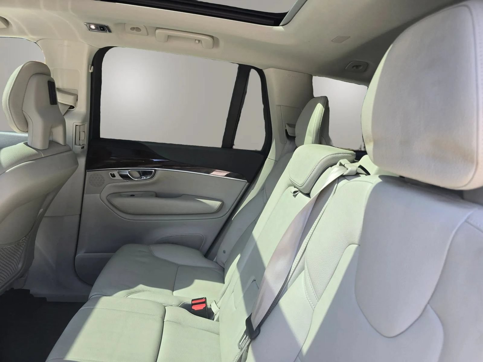 Used 2017 Volvo XC90 T6 Momentum w/ Vision Package AWD/4WD image 27