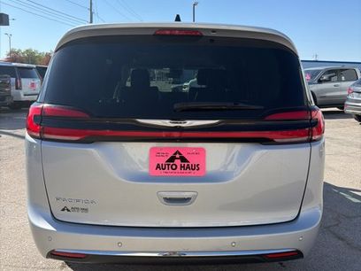 Used 2024 Chrysler Pacifica Touring-L