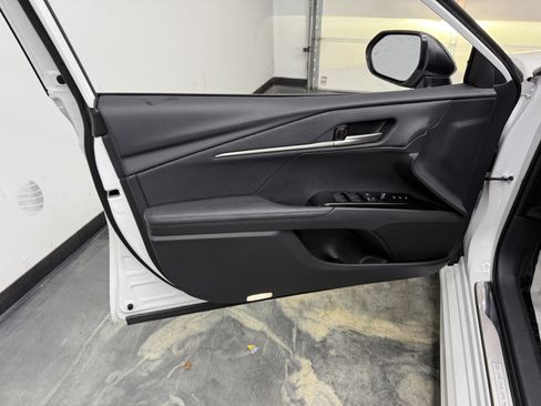 Used 2026 Toyota Camry XSE AWD/4WD image 9