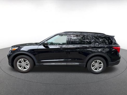 Used 2023 Ford Explorer XLT w/ Equipment Group 202A RWD image 8