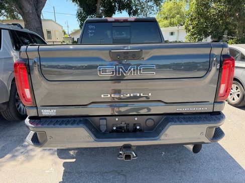 Used 2021 GMC Sierra 2500 Denali w/ Denali Ultimate Package AWD/4WD image 11