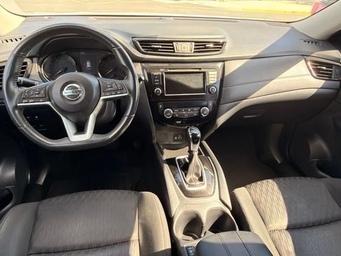 Used 2018 Nissan Rogue SV AWD/4WD image 16