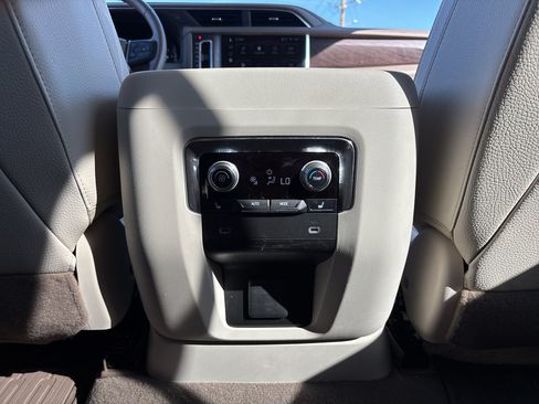Used 2023 GMC Yukon Denali AWD/4WD image 19