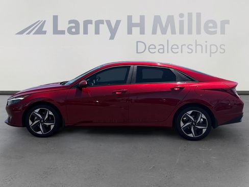 Used 2023 Hyundai Elantra SEL w/ Convenience Package FWD image 2