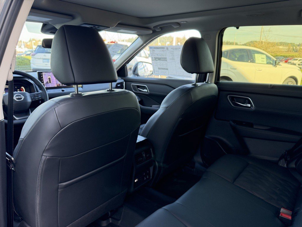 New 2026 Nissan Rogue Platinum w/ Tech Package AWD/4WD image 36