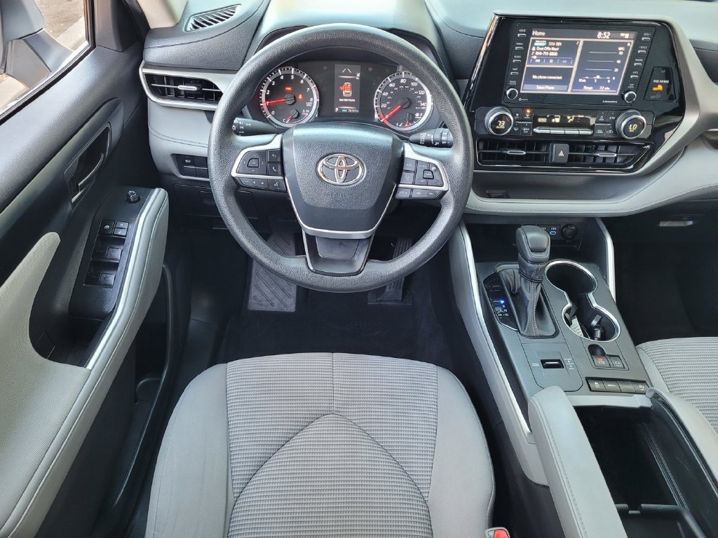 Used 2022 Toyota Highlander L FWD image 9