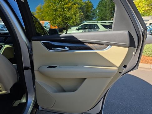 Used 2018 Cadillac XT5 FWD image 19