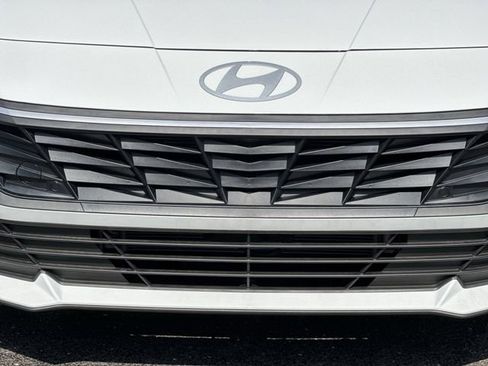 Used 2025 Hyundai Elantra Sport FWD image 24