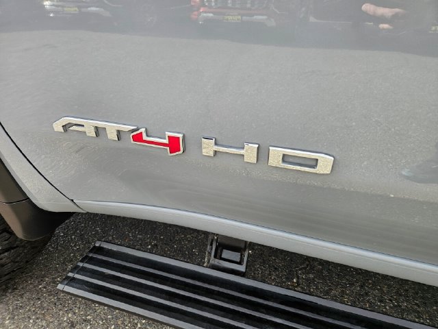 Used 2024 GMC Sierra 2500 AT4 w/ Technology Package AWD/4WD image 12