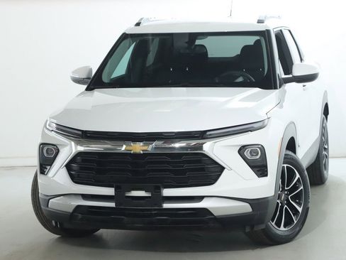 Used 2025 Chevrolet TrailBlazer LT image 3