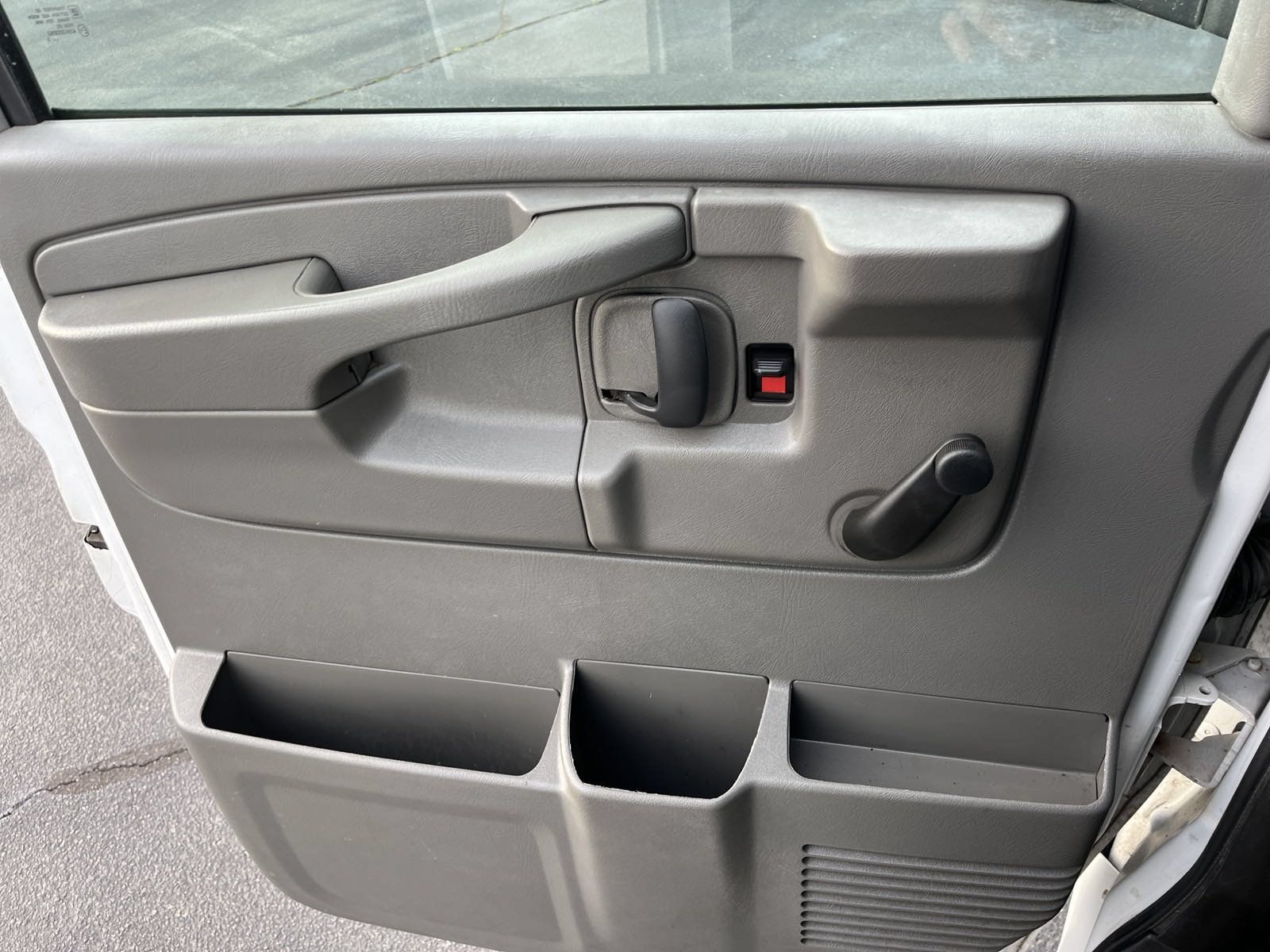 Used 2013 Chevrolet Express 2500 RWD image 12