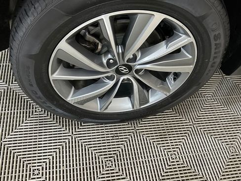 Used 2020 Hyundai Santa Fe Limited image 12