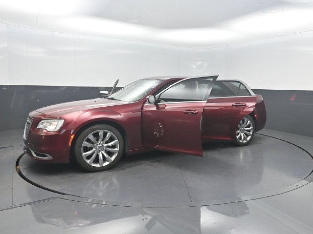 Used 2019 Chrysler 300 Touring w/ Chrome Appearance Package RWD image 34
