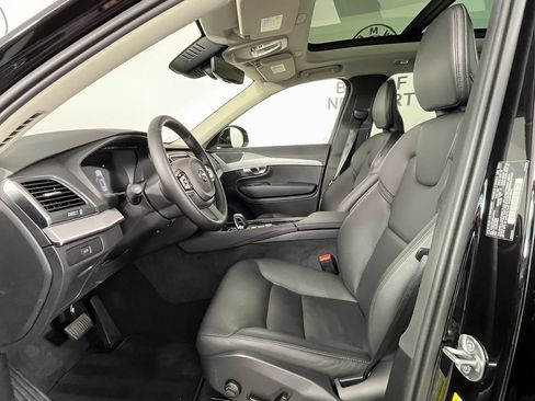 Used 2025 Volvo XC90 B5 Core image 18