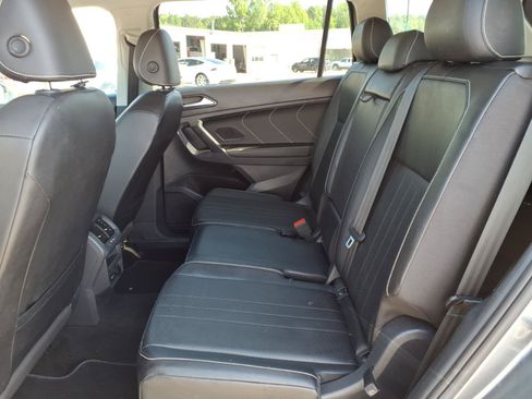 Used 2023 Volkswagen Tiguan SE FWD image 16