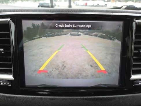 Used 2022 Chrysler Pacifica Touring-L image 12