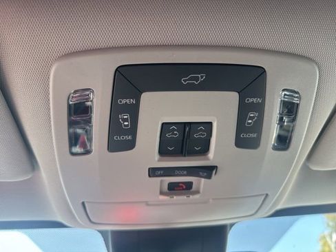 Certified 2026 Toyota Sienna XLE FWD image 24