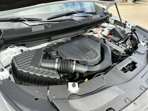 Used 2025 Chevrolet Traverse RS image 27