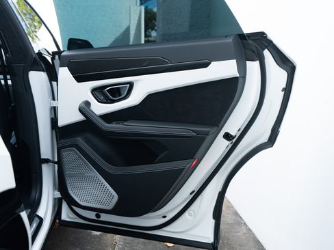 Used 2024 Lamborghini Urus S image 39