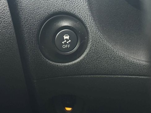 Used 2016 Nissan 370Z Coupe image 28