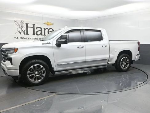Used 2023 Chevrolet Silverado 1500 High Country w/ Technology Package AWD/4WD image 32