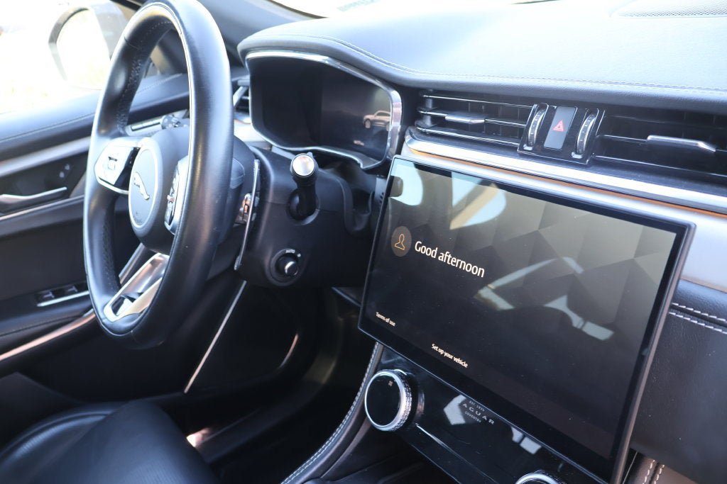 Used 2025 Jaguar F-PACE R-Dynamic S AWD/4WD image 13