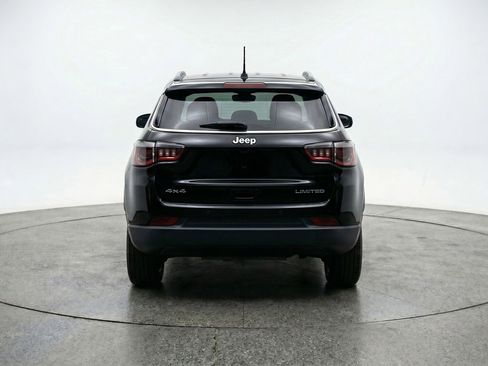 Used 2025 Jeep Compass Latitude AWD/4WD image 7