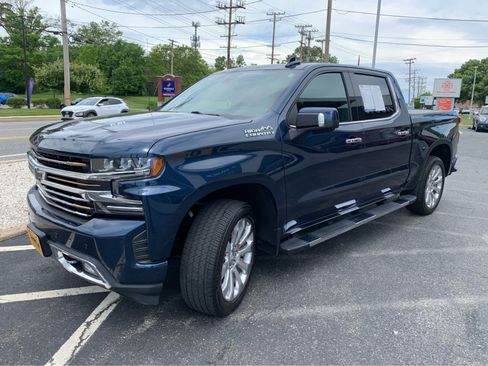 Used 2019 Chevrolet Silverado 1500 High Country w/ Technology Package AWD/4WD image 3
