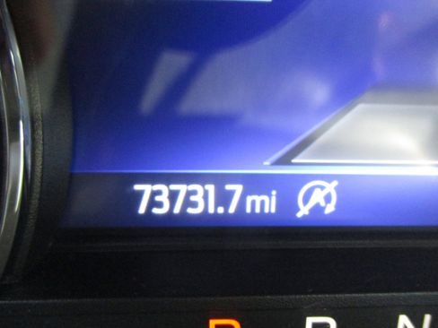 Used 2020 Ford Explorer XLT w/ Equipment Group 202A AWD/4WD image 13