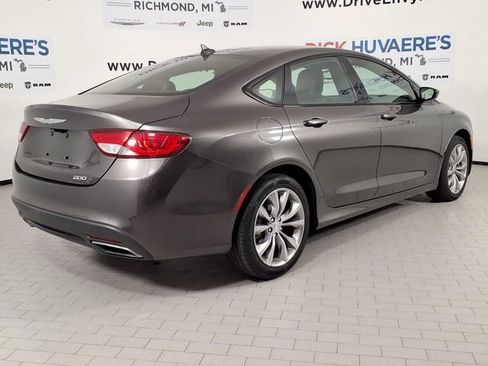 Used 2016 Chrysler 200 S w/ Navigation & Sound Group I FWD image 4